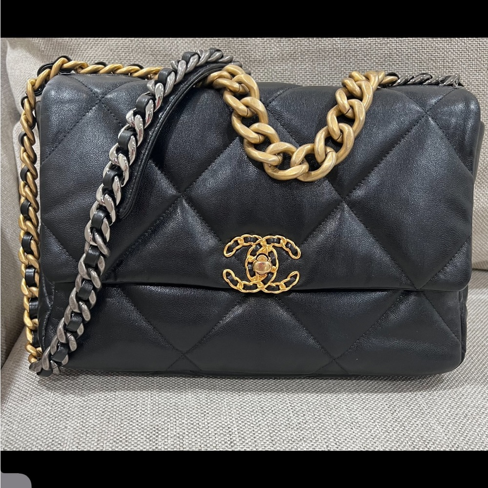 Chanel 19 goat large